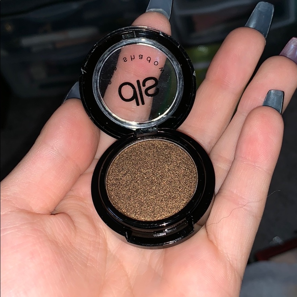 brown/bronze eyeshadow